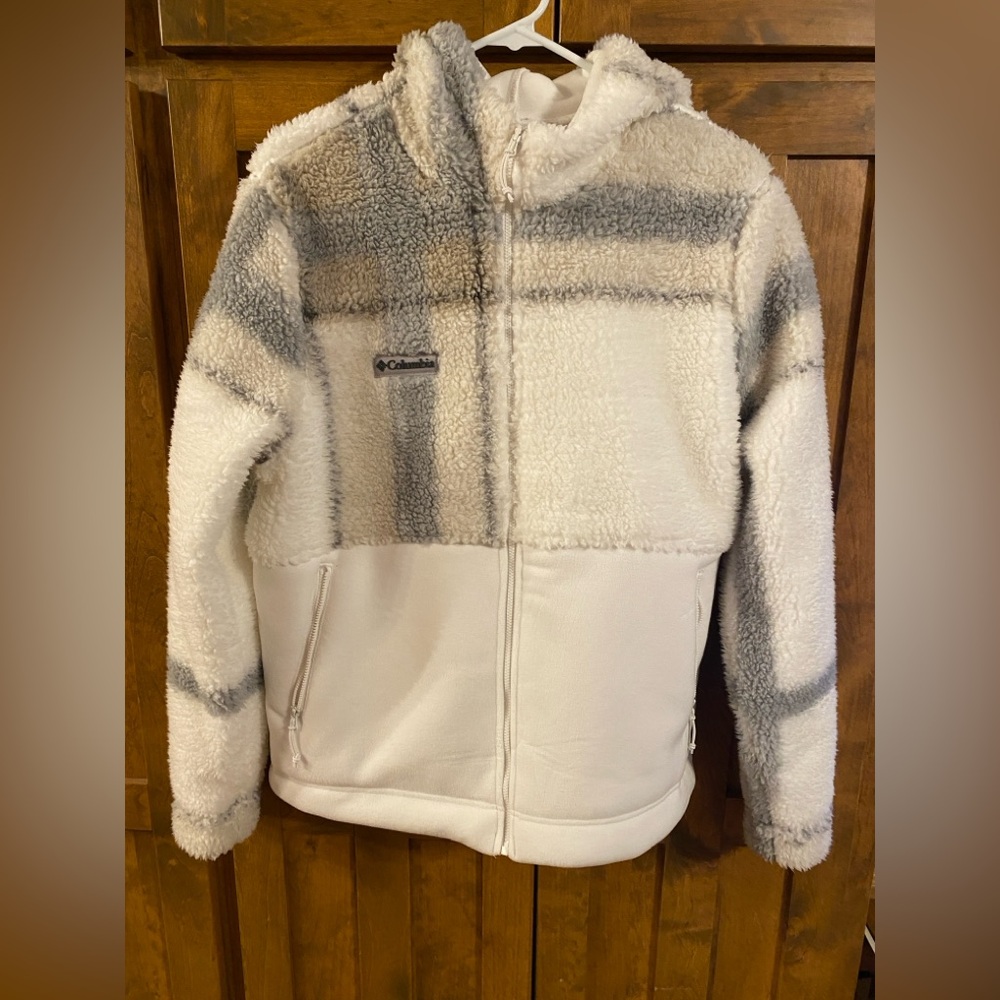 NWOT Columbia women’s winter pass Sherpa fleece hooded full zip jacket. Large.
